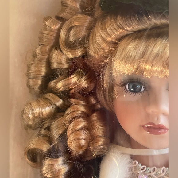 Collectible Genuine Fine Bisque Porcelain with Certificate of Authenticity - Picture 4 of 14